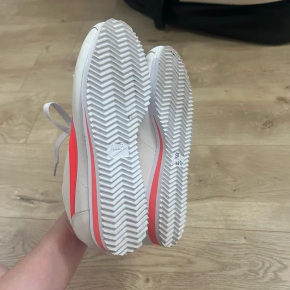 Nike Cortez orange and white size 8 - Picture 5 of 9